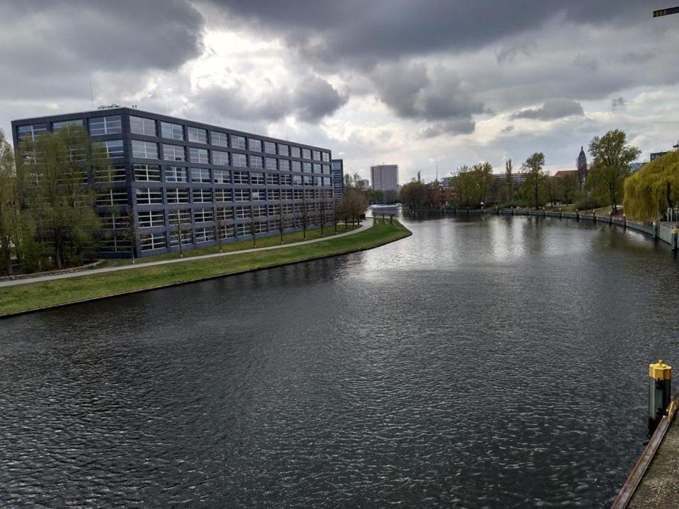 200qm Loft For Friends And Family - On The Spree! Appartamento *